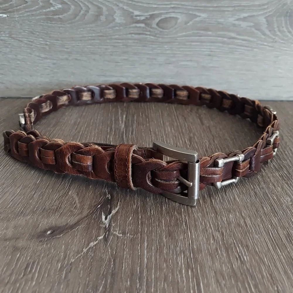 Gloria Vanderbilt Vintage Brown Leather Woven Belt Horseshoe Shaped Hardware M